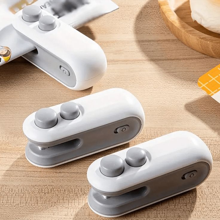 SnackLock™ – Portable Mini Sealing Machine